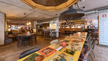 Dien mao moi cua pho den do, ngay giua thu do cua Ha Lan - Anh 4