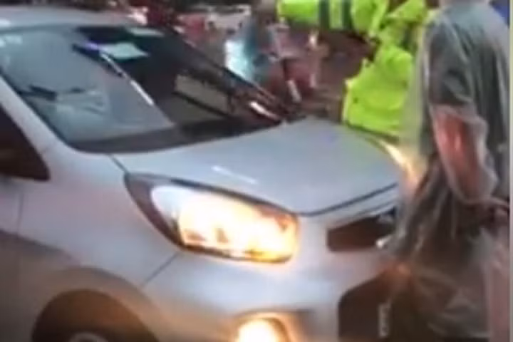 Danh tính tài xế taxi cản trở đoàn xe ưu tiên