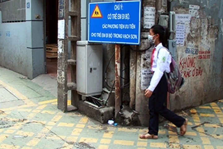 Độc đáo "đường BRT" dành riêng cho trẻ em đi bộ ở Hà Nội