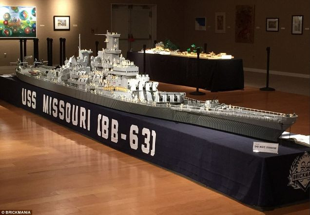 Người đánh cá nuôi mộng xây tàu USS khổng lồ bằng Lego ảnh 2 Người đánh cá nuôi mộng xây tàu USS khổng lồ bằng Lego ảnh 2