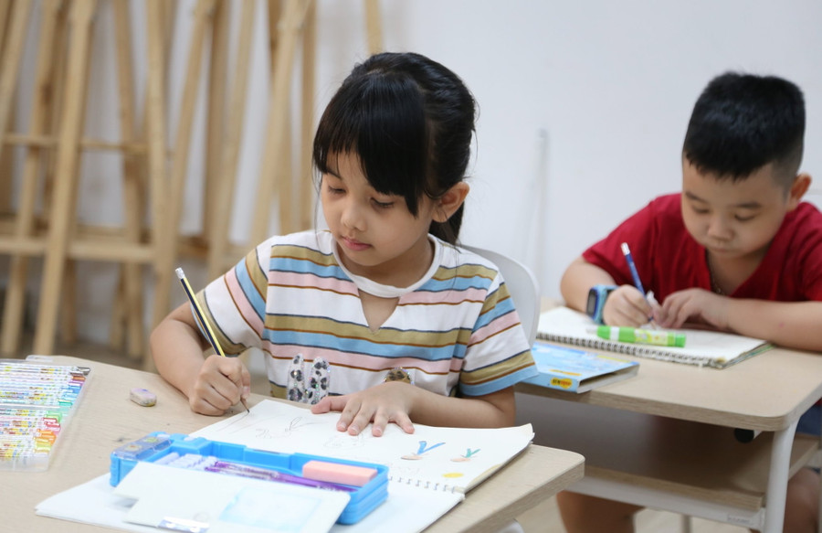 Nhiều phụ huynh lựa chọn cho con sinh hoạt hè tại các trường công lập.