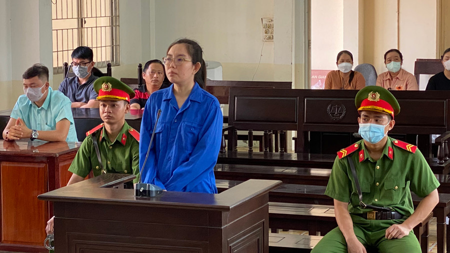 Phan Huỳnh Trúc Vi tại tòa. (Ảnh: C.H) Phan Huỳnh Trúc Vi tại tòa. (Ảnh: C.H)