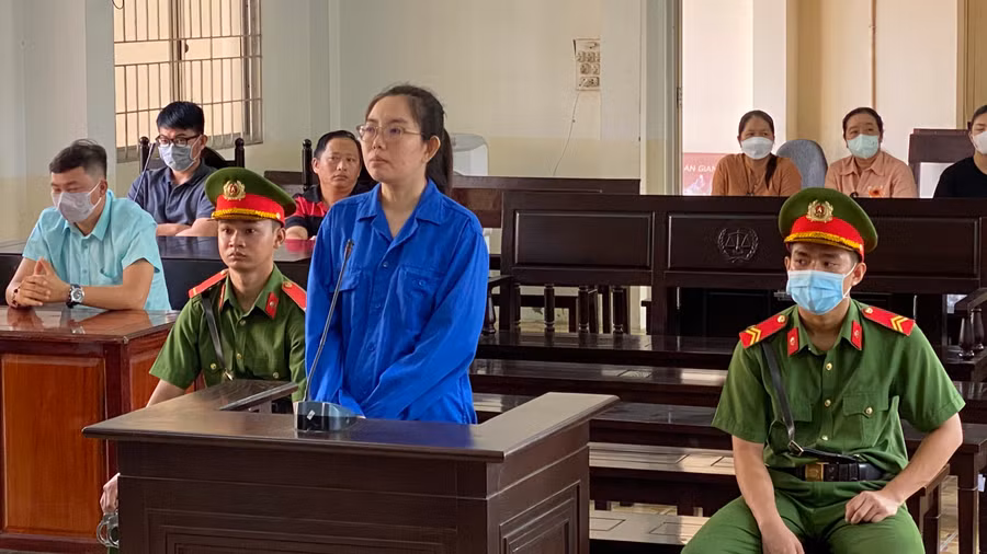 Phan Huỳnh Trúc Vi tại tòa. (Ảnh: C.H)