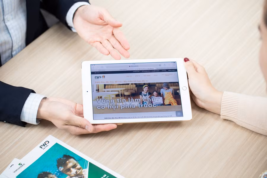 Trải nghiệm hoàn toàn số hóa khi tham gia bảo hiểm FWD tại hệ thống Vietcombank giúp khách hàng tiết kiệm được rất nhiều thời gian và công sức.