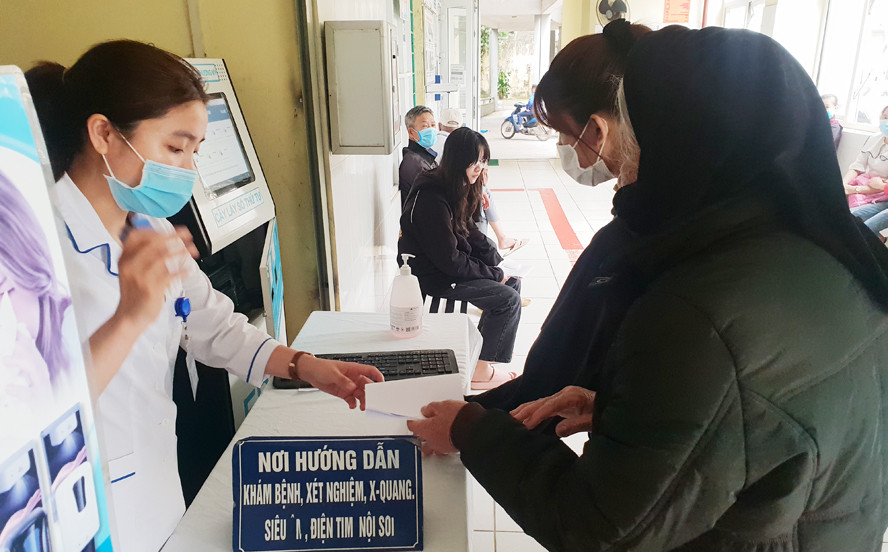 Rút BHXH một lần là người lao động đã tự tước đi quyền lợi liên quan đến khám, chữa bệnh theo BHYT và hưởng lương hưu khi về già… Rút BHXH một lần là người lao động đã tự tước đi quyền lợi liên quan đến khám, chữa bệnh theo BHYT và hưởng lương hưu khi về già…