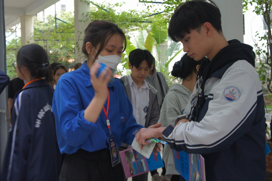 Thí sinh tham dự Kỳ thi đánh giá năng lực đợt 3/2023 của ĐH Quốc gia Hà Nội. Thí sinh tham dự Kỳ thi đánh giá năng lực đợt 3/2023 của ĐH Quốc gia Hà Nội.