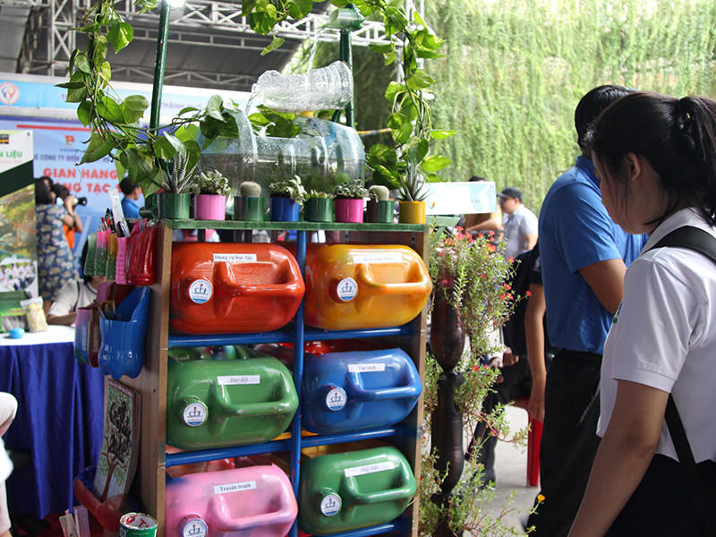 Tủ đa năng bảo vệ môi trường của học sinh Trường THCS Nguyễn Văn Quỳ (huyện Nhà Bè) Tủ đa năng bảo vệ môi trường của học sinh Trường THCS Nguyễn Văn Quỳ (huyện Nhà Bè)