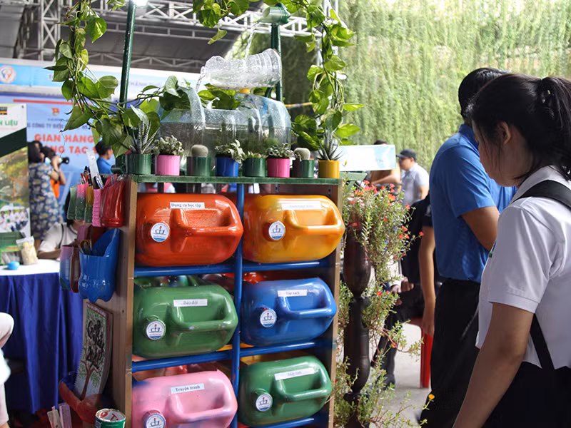 Tủ đa năng bảo vệ môi trường của học sinh Trường THCS Nguyễn Văn Quỳ (huyện Nhà Bè)