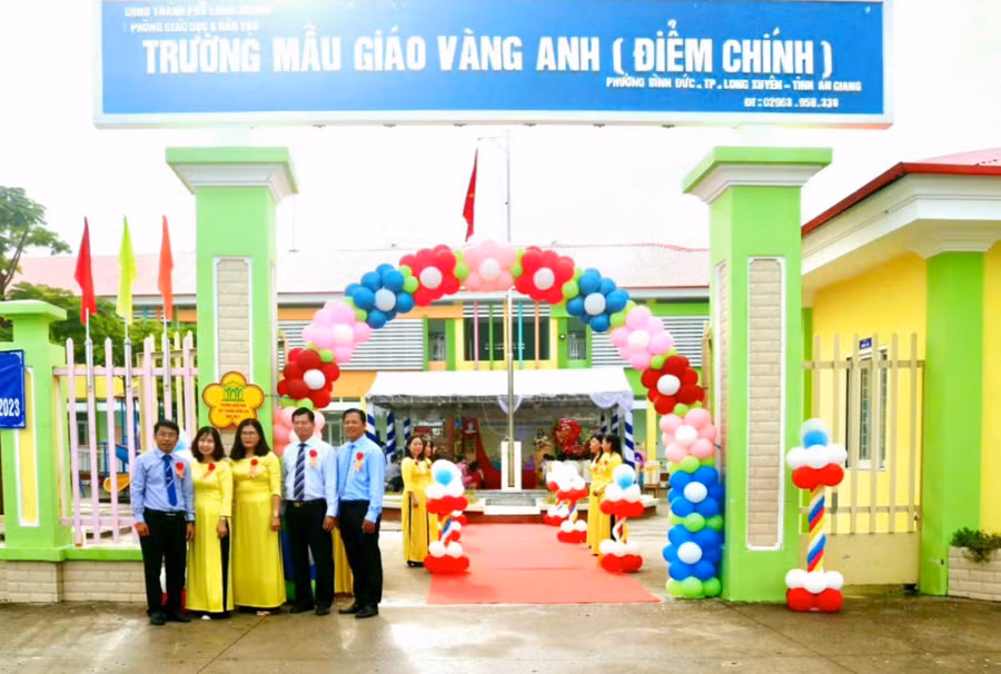 Trường Mẫu giáo Vàng Anh (TP Long Xuyên, An Giang). Trường Mẫu giáo Vàng Anh (TP Long Xuyên, An Giang).