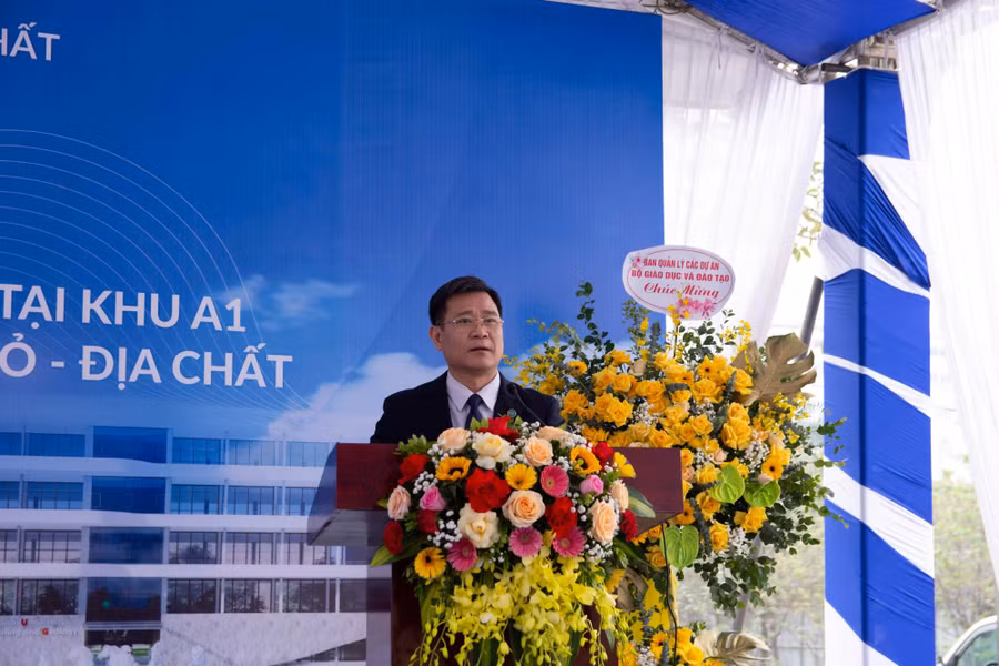 GS.TS Trần Thanh Hải, Hiệu trưởng ĐH Mỏ- Địa chất phát biểu tại lễ khởi công.