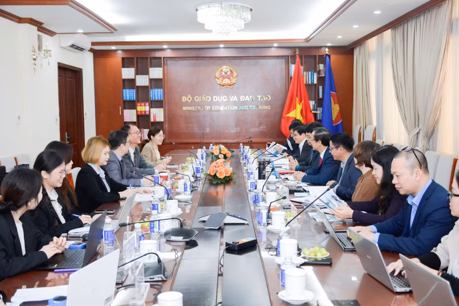 Quang cảnh buổi làm việc.