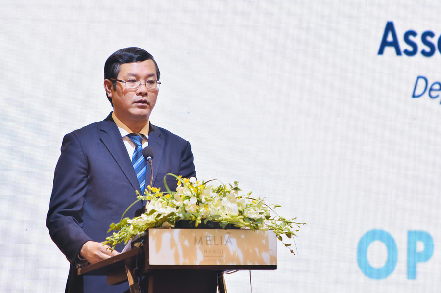 Thứ trưởng Bộ GD&ĐT Nguyễn Văn Phúc phát biểu tại Hội thảo.