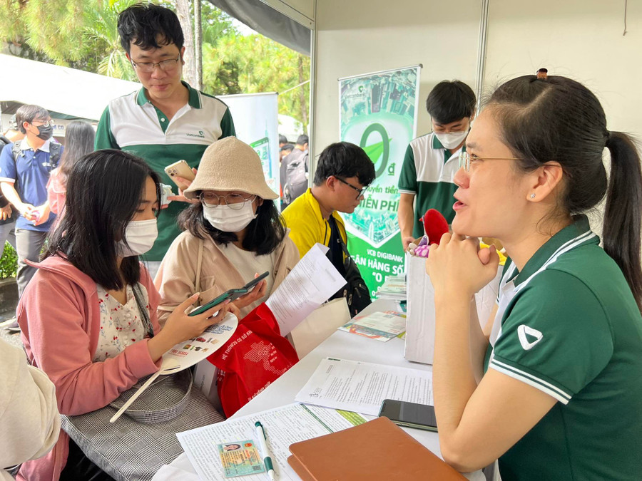 Sinh viên ngành Nông nghiệp công nghệ cao tham gia phỏng vấn tại một doanh nghiệp chuyên về thực phẩm. Ảnh: Anh Tú Sinh viên ngành Nông nghiệp công nghệ cao tham gia phỏng vấn tại một doanh nghiệp chuyên về thực phẩm. Ảnh: Anh Tú