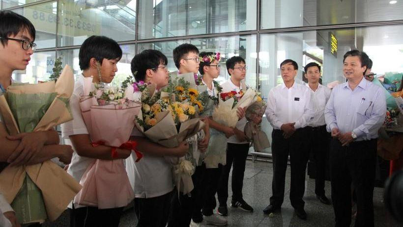 Thứ trưởng Nguyễn Hữu Độ chúc mừng thành tích của đội tuyển Olympic Toán quốc tế 2022. Thứ trưởng Nguyễn Hữu Độ chúc mừng thành tích của đội tuyển Olympic Toán quốc tế 2022.