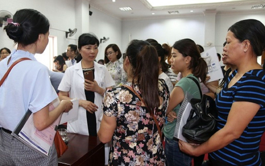 BSCKI Nguyễn Thị Nhã tư vấn cho bệnh nhân. Ảnh: Bệnh viện Bưu điện BSCKI Nguyễn Thị Nhã tư vấn cho bệnh nhân. Ảnh: Bệnh viện Bưu điện