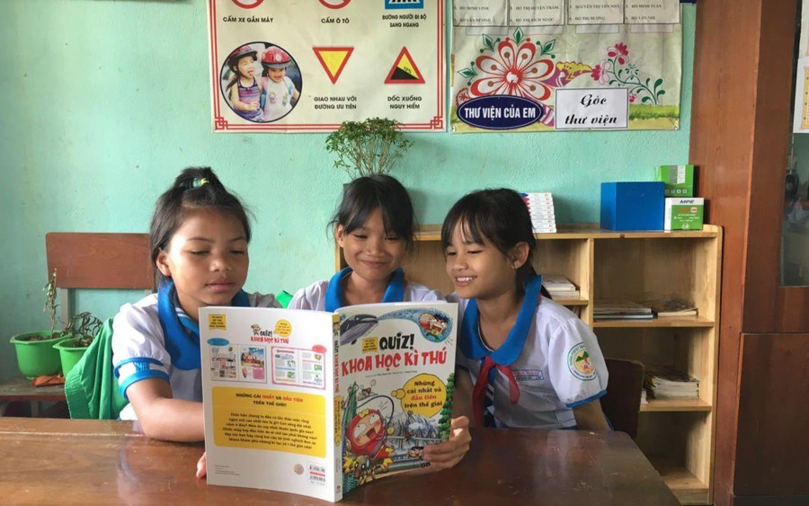 Học sinh Trường Tiểu học - THCS Trà Nam (Quảng Nam) trong giờ đọc sách.