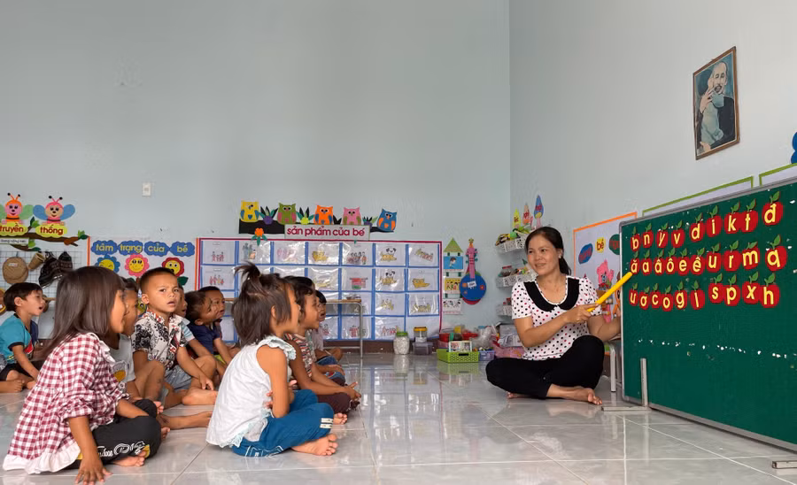 Cô Nguyễn Thị Oanh luôn cố gắng trau dồi kinh nghiệm, hoàn thành mọi nhiệm vụ được giao.