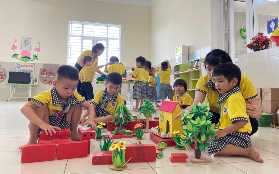 Trường Mầm non Vàng Anh tăng cường tiếng Việt cho học sinh thông qua hoạt động vui chơi, giải trí.