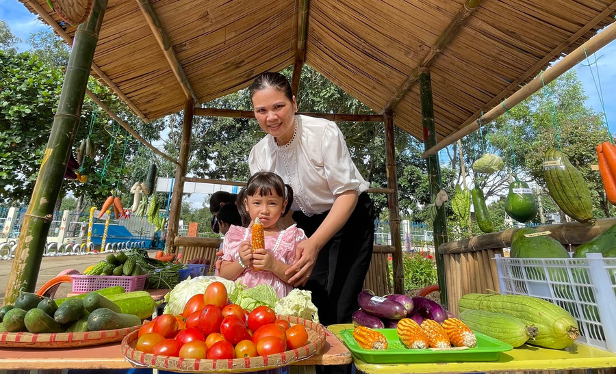 Góc chợ quê giúp học sinh thấu hiểu được khó khăn, vất vả của cha mẹ, từ đó biết quý trọng thực phẩm và ăn hết khẩu phần ăn của mình.