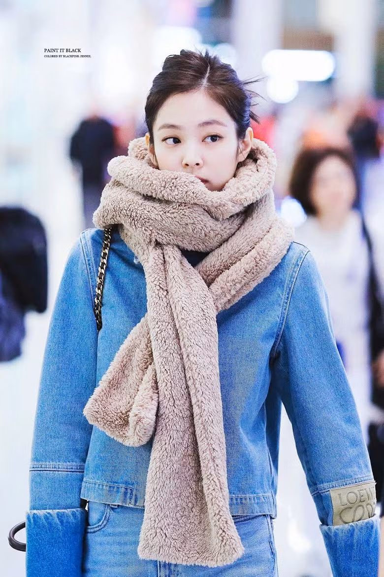 Jennie nói rằng cô ấy không có đôi má bầu bĩnh, nhưng khi nhìn những khoảnh khắc đáng yêu này có thể sẽ khiến bạn nghĩ khác.