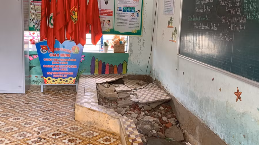 Phòng Đội của Trường Tiểu học Hồng Quang vẫn chưa khắc phục được sau khi nước lũ rút lui.