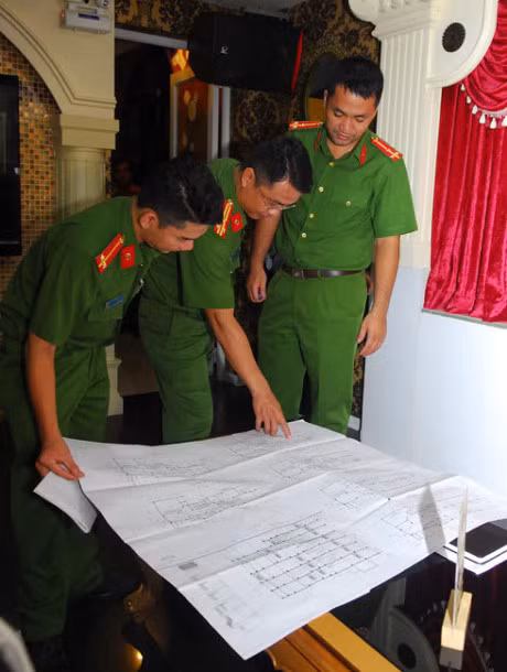 Phat hien nhieu vi pham ve phong chay, chua chay cac co so karaoke - Anh 2