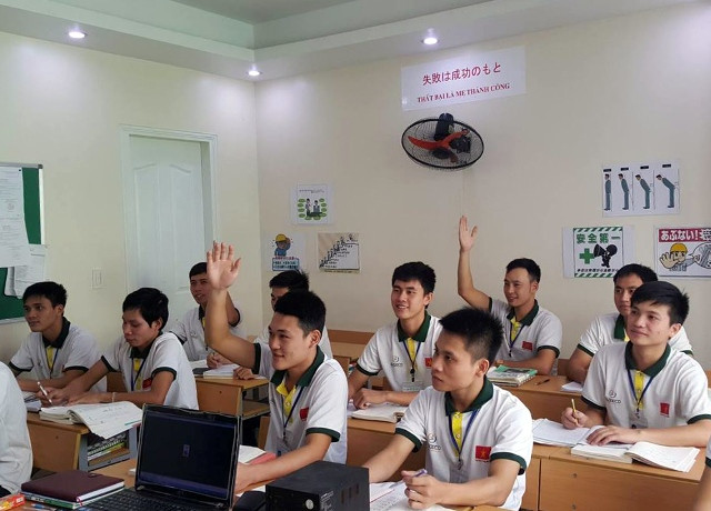 Trang bị kỹ năng nghề đóng vai trò không thể thiếu với các lao động tham gia đăng ký xuất khẩu. 