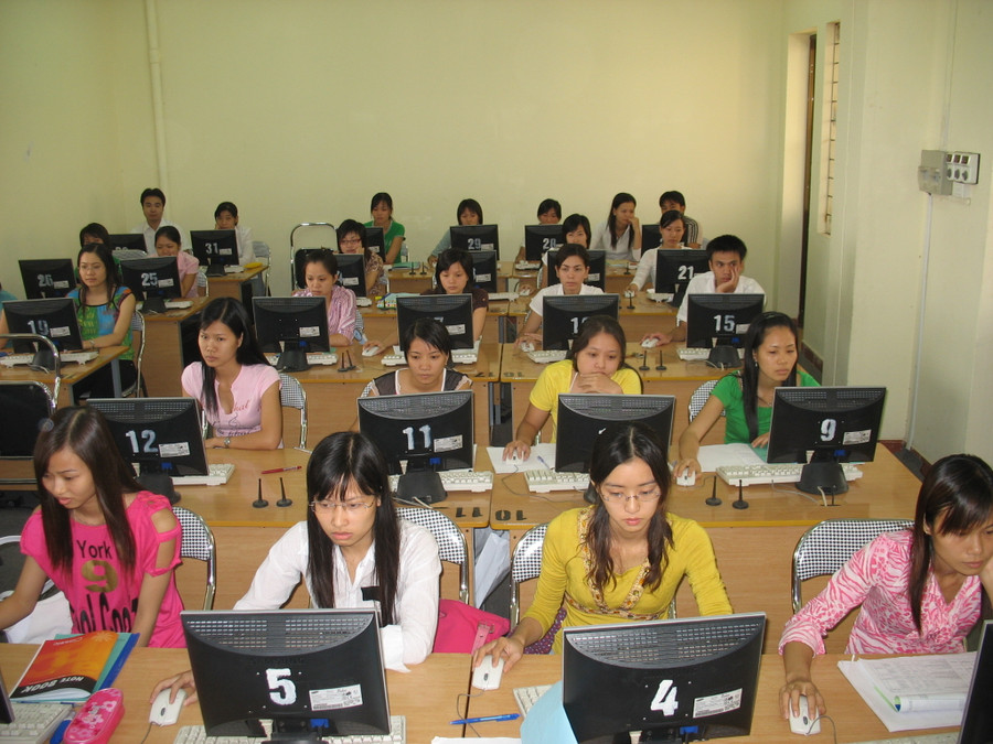 Trong thời đại công nghệ số, việc ghi trên văn bằng và hồ sơ đào tạo được biểu thị rất rõ. Ảnh: Hữu Cường