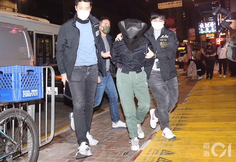 Cảnh sát bắt giữ thêm 1 nghi phạm mới trong vụ án mạng của người mẫu Thái Thiên Phượng. Cảnh sát bắt giữ thêm 1 nghi phạm mới trong vụ án mạng của người mẫu Thái Thiên Phượng.