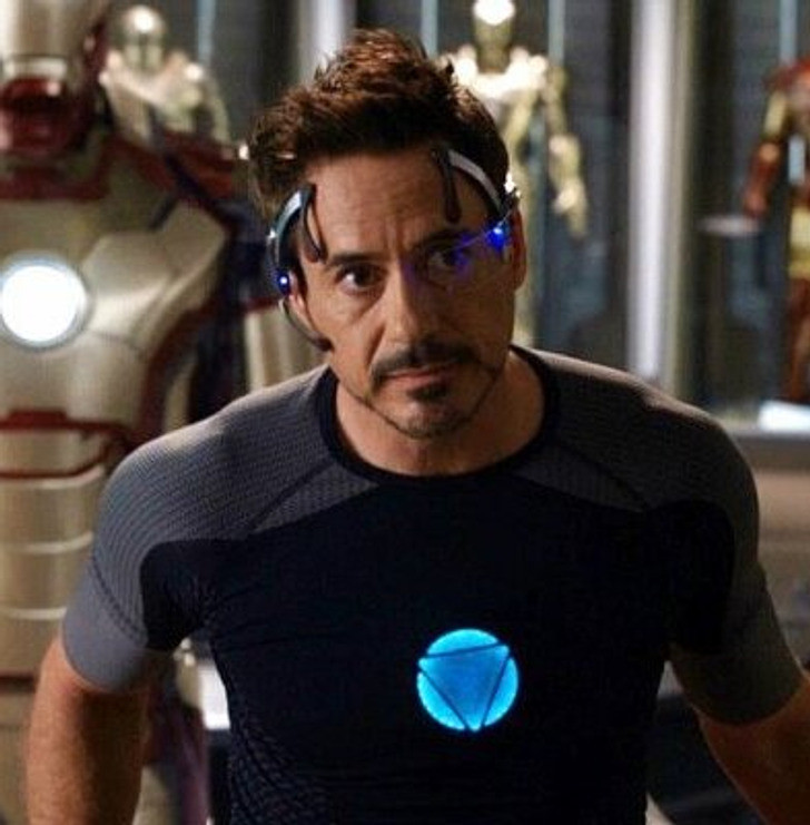 Robert Downey Jr. kiếm được 75 triệu USD khi tham gia bộ phim Iron Man 3 (Người Sắt 3). Robert Downey Jr. kiếm được 75 triệu USD khi tham gia bộ phim Iron Man 3 (Người Sắt 3).