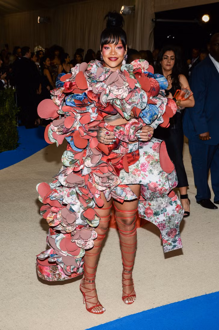 Rihanna tại Met Gala. Rihanna tại Met Gala.