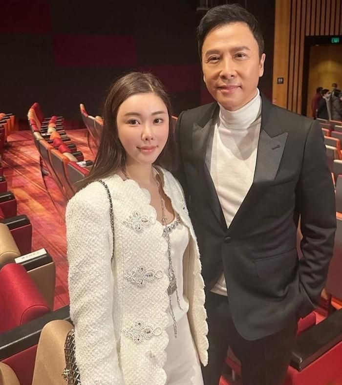 Ngoài ra, Thái Thiên Phượng cũng có mối quan hệ thân thiết với nhiều gương mặt nổi tiếng của giới giải trí. Cô còn qua lại với Moka Phương Viện - vợ của Quách Phú Thành.