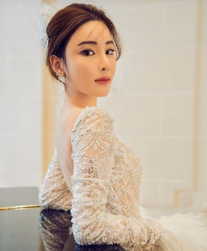 Ngày 24/2, báo chí Hong Kong đồng loạt đưa tin về cái chết vô cùng bi thảm của người mẫu Thái Thiên Phượng. Ngày 24/2, báo chí Hong Kong đồng loạt đưa tin về cái chết vô cùng bi thảm của người mẫu Thái Thiên Phượng.