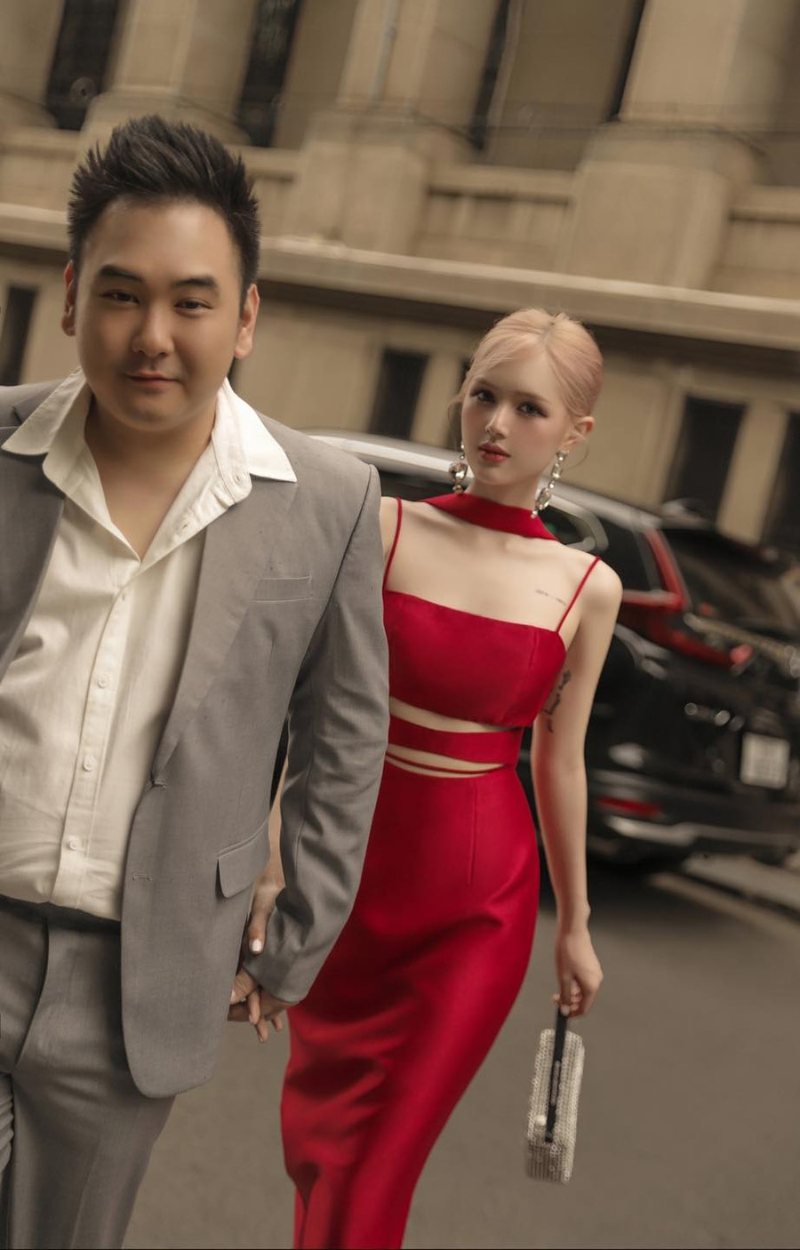 Nhân ngày Valentine, mới đây cặp đôi Xoài Non và Xemesis đã đăng tải đoạn clip cũng như những hình ảnh ngọt ngào để kỉ niệm hành trình 5 năm yêu nhau. Mặc dù chênh lệch nhau 13 tuổi nhưng cả hai dường như không có khoảng cách, ở bên nhau đều bộc lộ sự “lầy lội”, đáng yêu khiến dân tình thích thú. Nhân ngày Valentine, mới đây cặp đôi Xoài Non và Xemesis đã đăng tải đoạn clip cũng như những hình ảnh ngọt ngào để kỉ niệm hành trình 5 năm yêu nhau. Mặc dù chênh lệch nhau 13 tuổi nhưng cả hai dường như không có khoảng cách, ở bên nhau đều bộc lộ sự “lầy lội”, đáng yêu khiến dân tình thích thú.