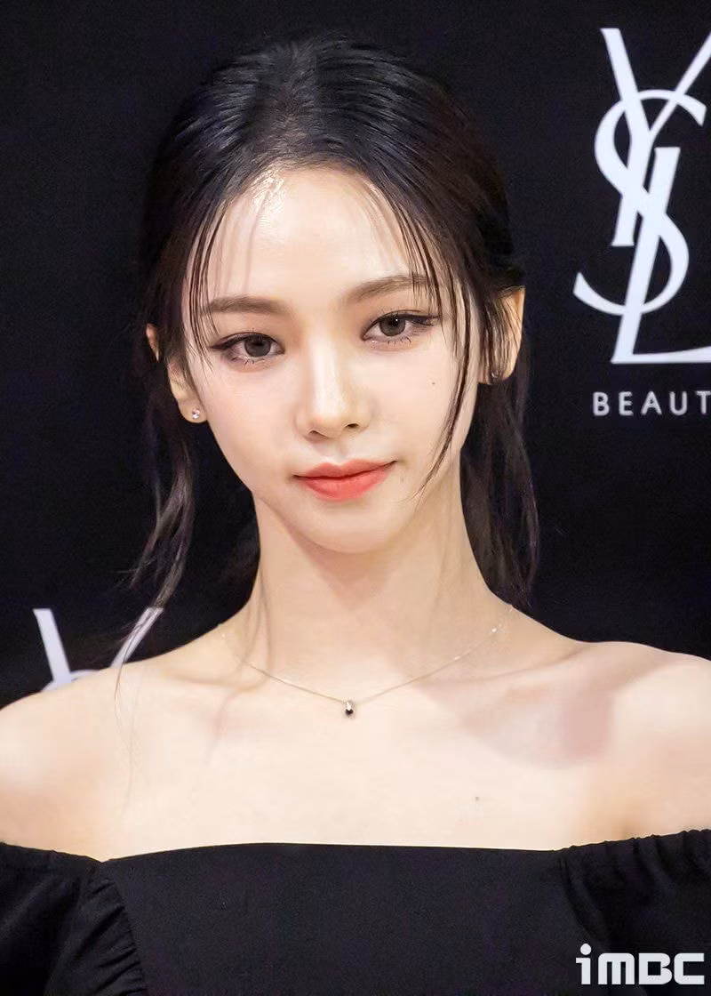Karina tại sự kiện YSL Beauty.