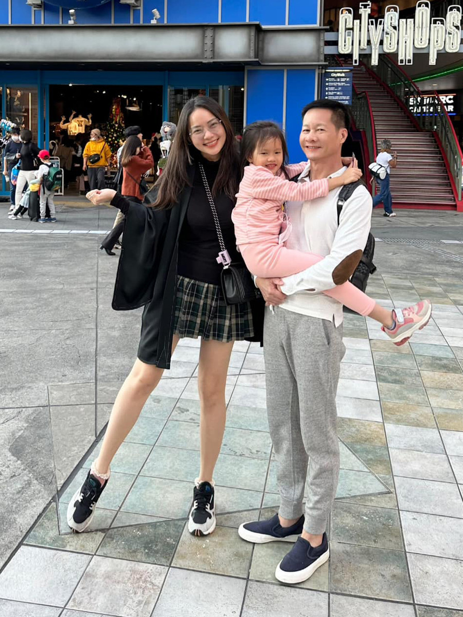 Đặc biệt, dù bận rộn với công việc phát triển kinh doanh và chăm sóc con gái đầu lòng nhưng cả hai vợ chồng vẫn thường xuyên dành khoảng thời gian nghỉ dưỡng du lịch để vun vén tình cảm gia đình.