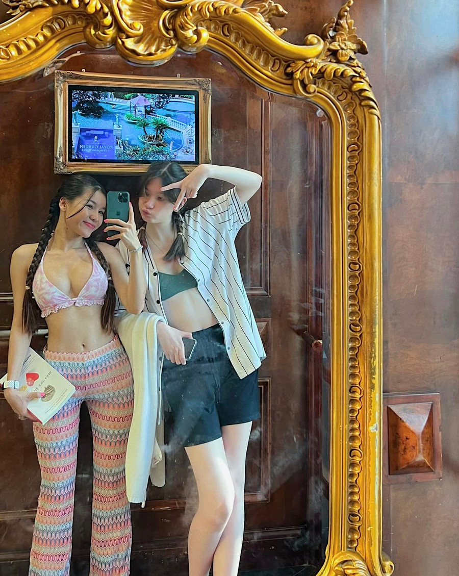 Cô cũng từng nhiều lần xuất hiện trong các bức ảnh check-in của các thành viên gia đình Đặng Văn Lâm như em gái Thanh Giang hay em trai Văn Mạnh.