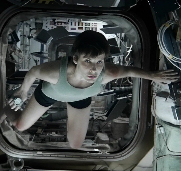 Sandra Bullock kiếm được 70 triệu USD khi tham gia bộ phim Gravity (Cuộc Chiến Không Trọng Lực). Sandra Bullock kiếm được 70 triệu USD khi tham gia bộ phim Gravity (Cuộc Chiến Không Trọng Lực).