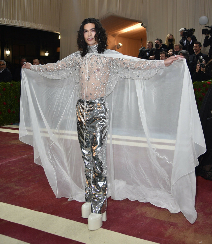 Conan Gray tại Met Gala. Conan Gray tại Met Gala.