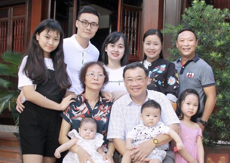 Gia đình 3 thế hệ của Thiếu tướng, GS.TS Ngô Sĩ Hiền.