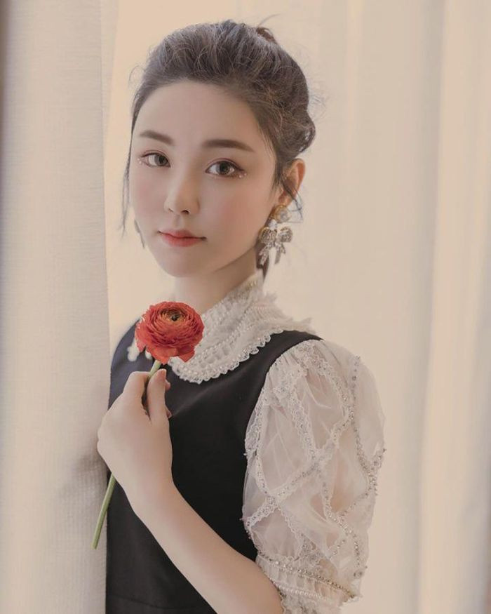 Trước đó, cô từng trải qua cuộc hôn nhân với người chồng cũ có tên Alex Kwong và có 2 con riêng. Trước đó, cô từng trải qua cuộc hôn nhân với người chồng cũ có tên Alex Kwong và có 2 con riêng.