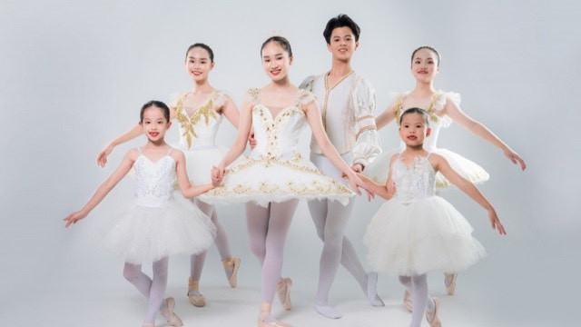 Các vũ công nhí tham gia vở vũ kịch ballet kinh điển "Paquita".