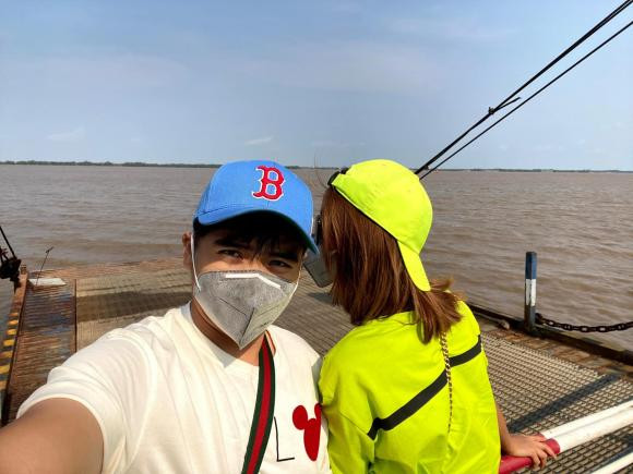 Bạn trai tin đồn đăng tải loạt ảnh hạnh phúc bên H'Hen Niê nhân dịp Valentine. Bạn trai tin đồn đăng tải loạt ảnh hạnh phúc bên H'Hen Niê nhân dịp Valentine.