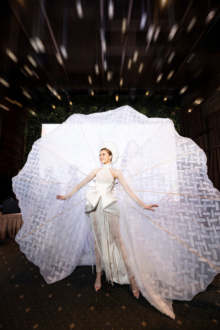 Bộ trang phục dân tộc lấy cảm hứng từ 'bánh tráng' sẽ được Thanh Thanh Huyền trình diễn tại Miss Charm 2023. Bộ trang phục dân tộc lấy cảm hứng từ 'bánh tráng' sẽ được Thanh Thanh Huyền trình diễn tại Miss Charm 2023.