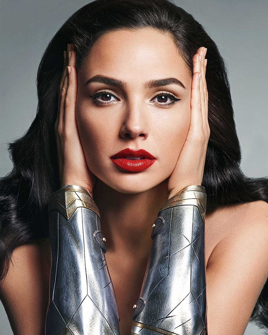12: Người mẫu Gal Gadot. 12: Người mẫu Gal Gadot.