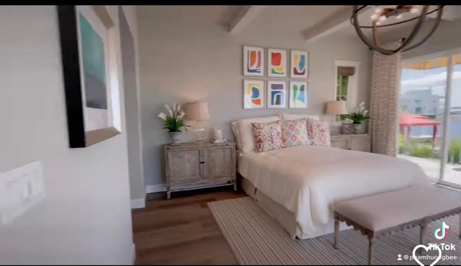 Không gian nhà mới của Phạm Hương khiến nhiều người phải trầm trồ vì phong cách trang trí đẹp mắt và vô cùng rộng rãi.