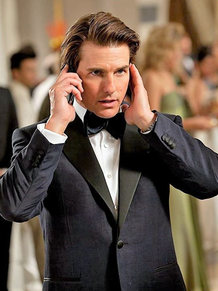 Tom Cruise kiếm được 75 triệu USD khi tham gia bộ phim Mission: Impossible - Ghost Protocol (Nhiệm Vụ Bất Khả Thi). Tom Cruise kiếm được 75 triệu USD khi tham gia bộ phim Mission: Impossible - Ghost Protocol (Nhiệm Vụ Bất Khả Thi).