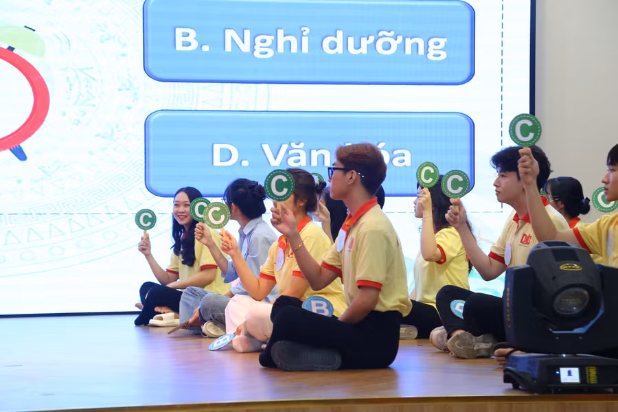 Sinh viên tranh tài tại các phần thi.