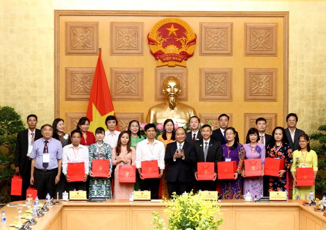 Thủ tướng Nguyễn Xuân Phúc và các nhà giáo tiêu biểu toàn quốc năm 2018
