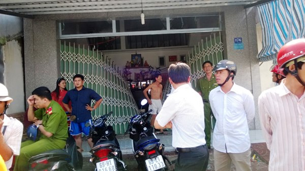 Nổ xe chở xăng, 10 ngôi nhà hư hỏng - Ảnh 2